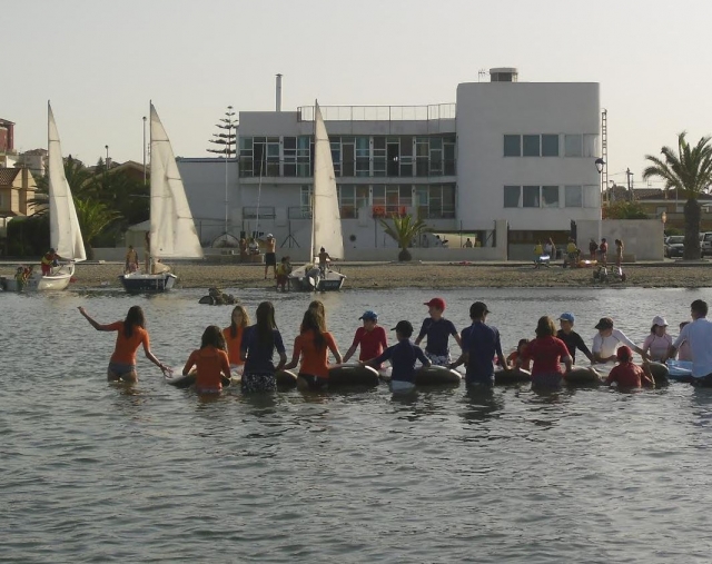 Sujetos a las tablas en el agua